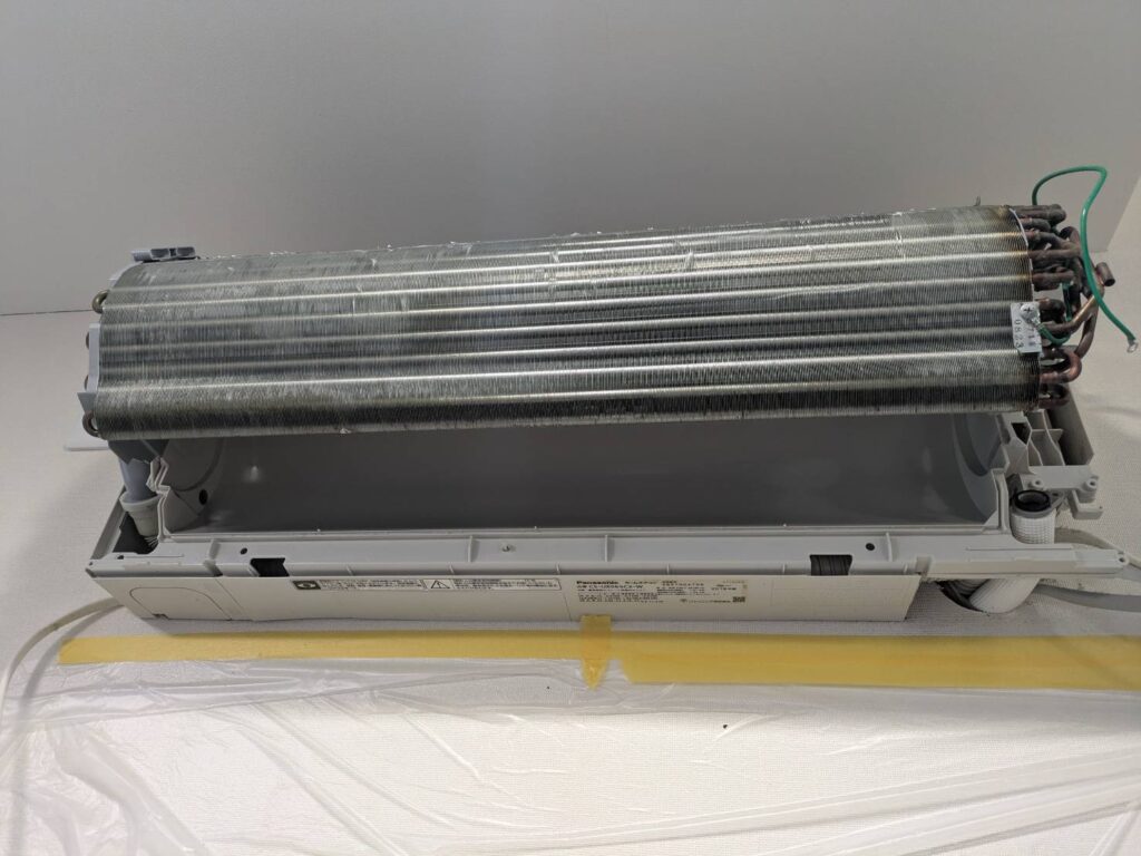 秋田市エアコンクリーニングドレンパン分解送風ファン抜き洗浄