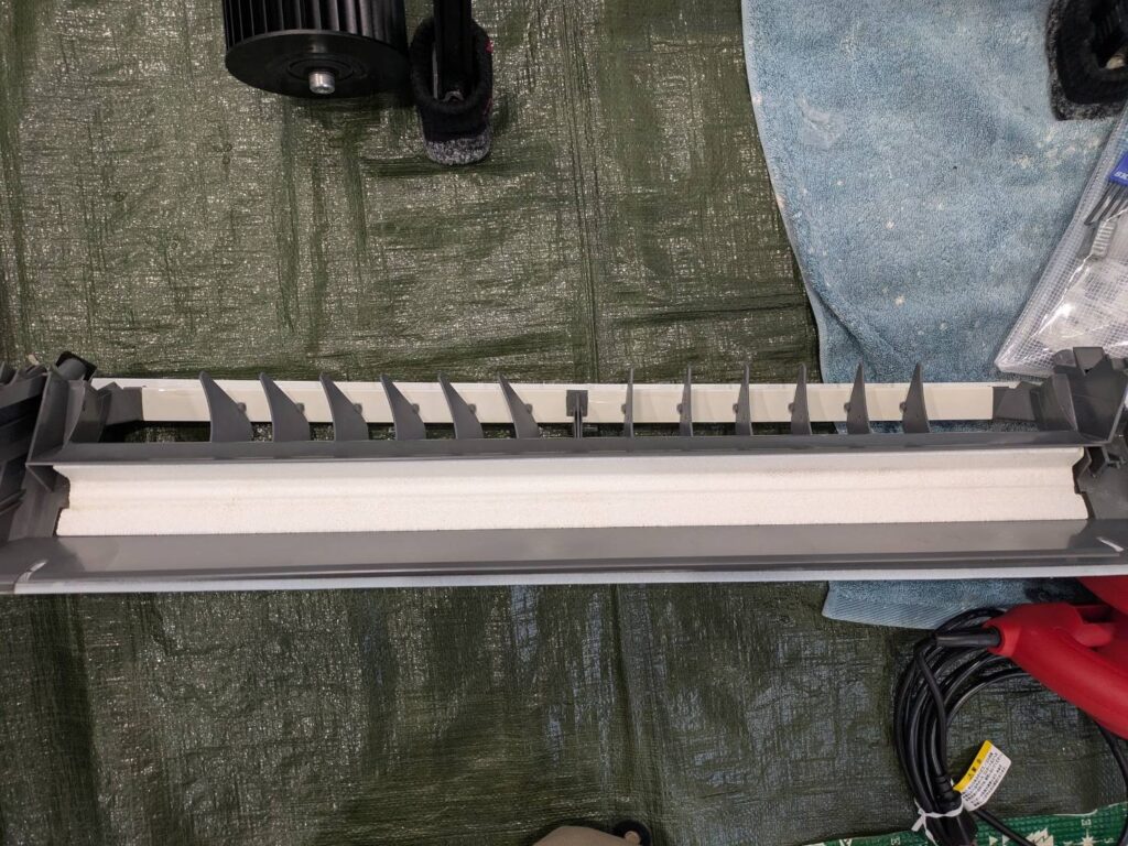 秋田市エアコンクリーニングドレンパン分解送風ファン抜き洗浄